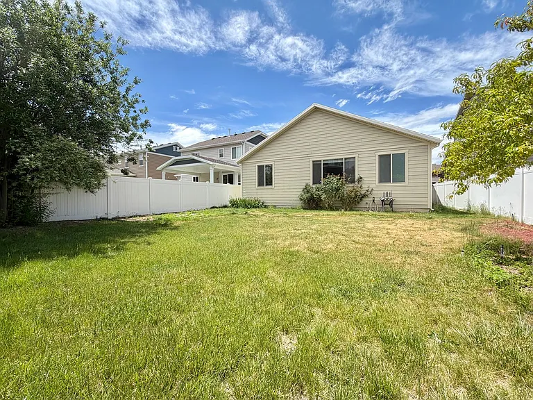 6883 S Suzanne Dr — Photo 15