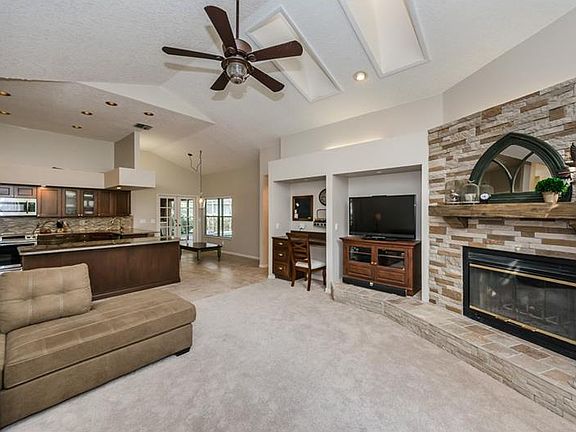 5th image of 818 Centerwood Dr