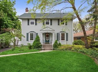 822 N West St, Wheaton, IL 60187