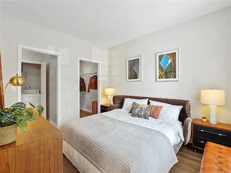 Cameron Court — Photo 11