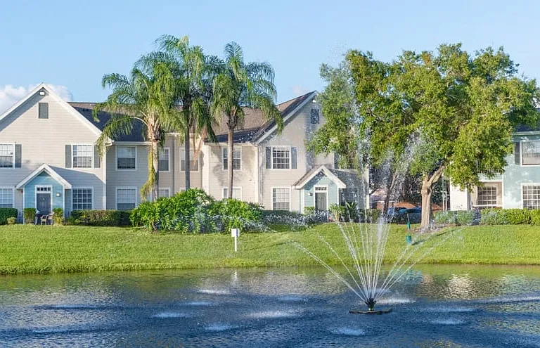 Windermere at Lakes Edge Apartments — Photo 1
