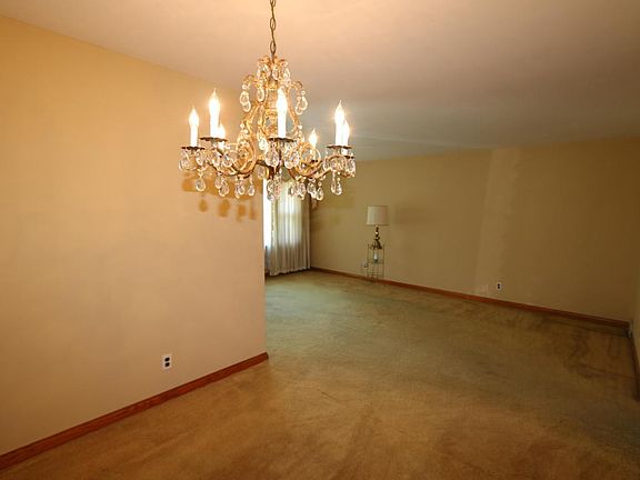 4th image of 4803 Oak Park Dr