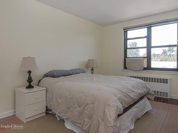 4th image of 16 Stoner Ave APT 3G