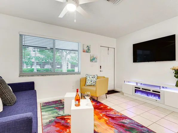 412 NE 4th Ave, Hallandale, FL