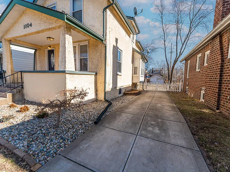 1104 Yale Ave — Photo 5