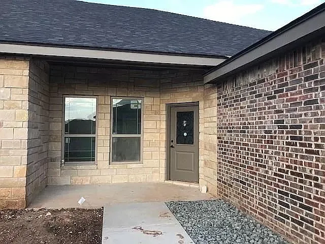 3 bed, 1418 sqft, $2,450 — Photo 2