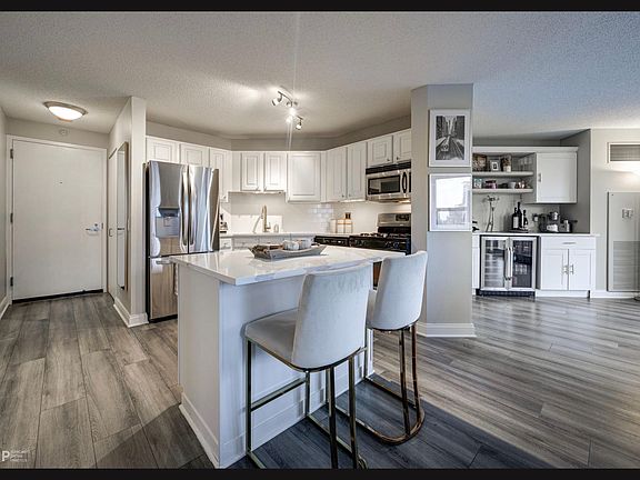 2nd image of 545 N Dearborn St APT 1110