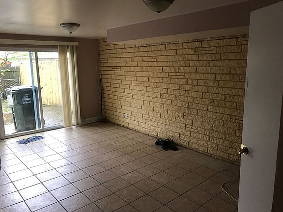 3rd image of 384 Dover Ln