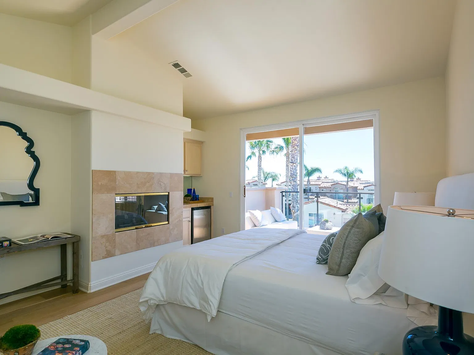 2 bed, 2.5 bath, 1831 sqft, $6,500 — Photo 2