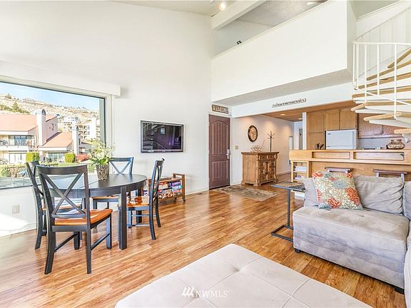 3rd image of 100 Lake Chelan Shores Dr #6-5