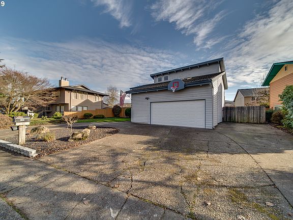 2nd image of 143 Alameda Dr