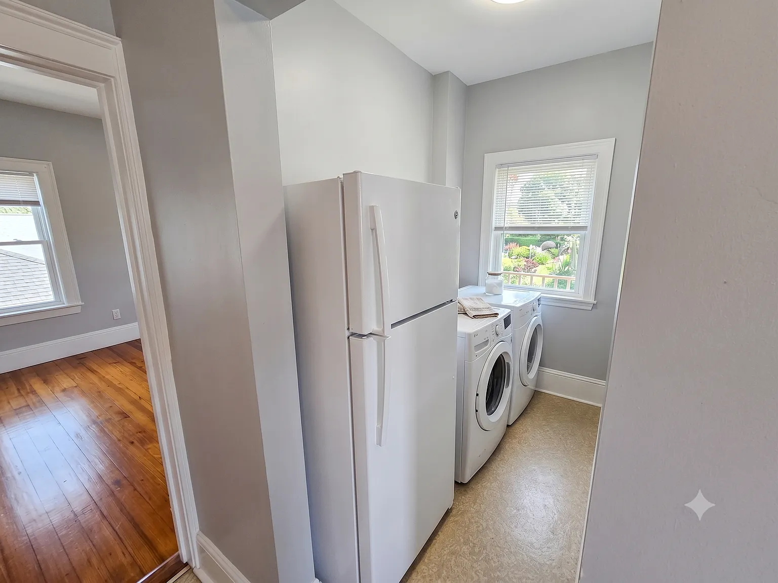 3 bed, 1100 sqft, $3,200 — Photo 3