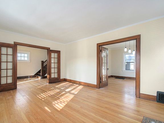 4th image of 1349 E Ewing Ave