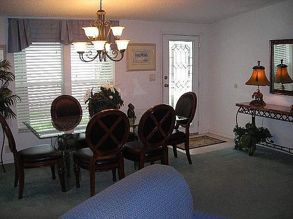 5th image of 627 Tulip Cir W