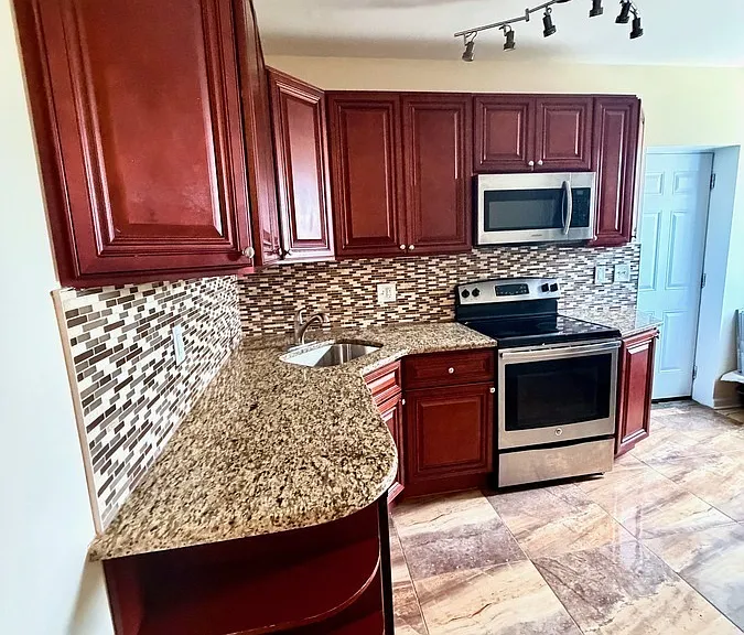 880 Wynnewood Rd #2 — Photo 4