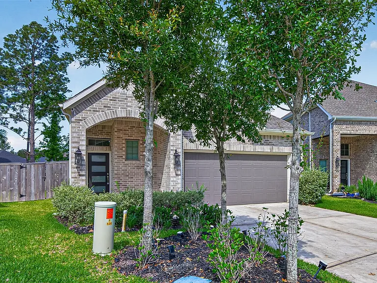 516 Shine Ct — Photo 3