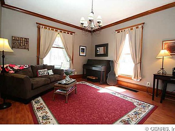5th image of 302 N Main St
