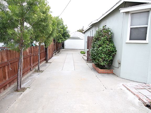 3rd image of 6128 Redman Ave