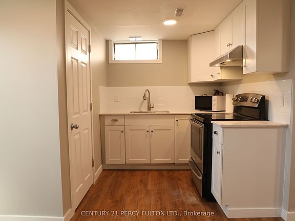 4th image of 24 Flower St #Basement