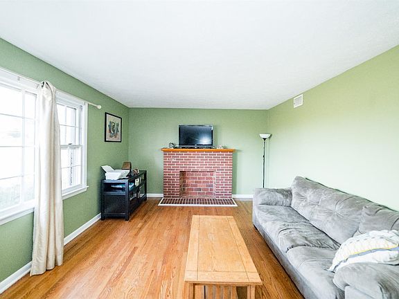 5th image of 1417 Greenview Dr