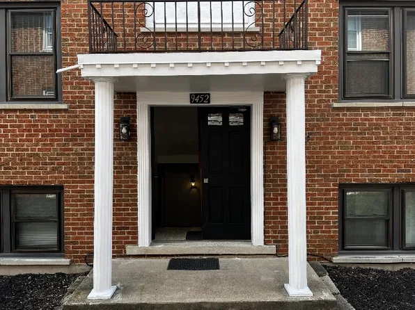 9452 Glenlake Ave APT 1B, Des Plaines, IL 60018
