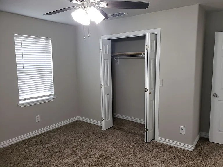 1711 Longview St — Photo 2