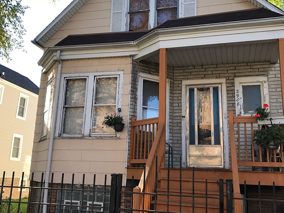 1st image of 2908 N Albany Ave #1