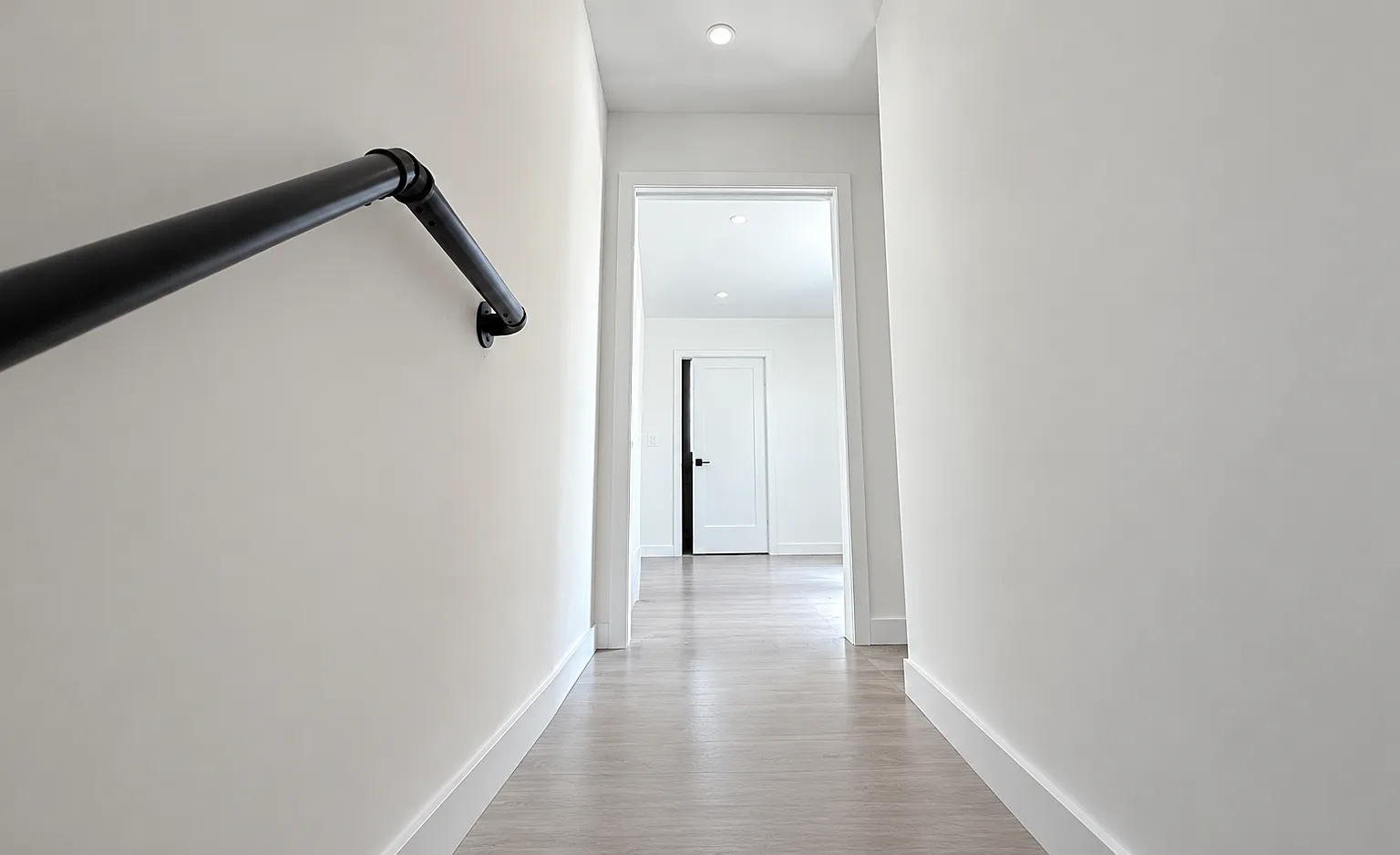 3 bed, 964 sqft, $4,500 — Photo 2