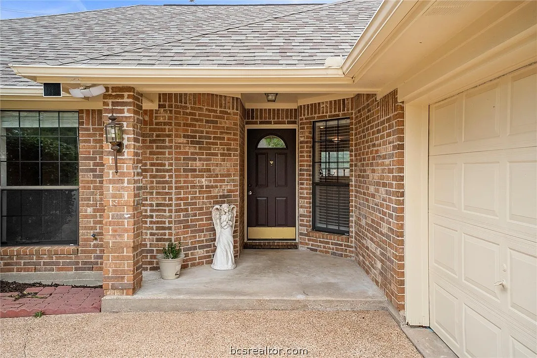 4 bed, 1792 sqft, $2,100 — Photo 4