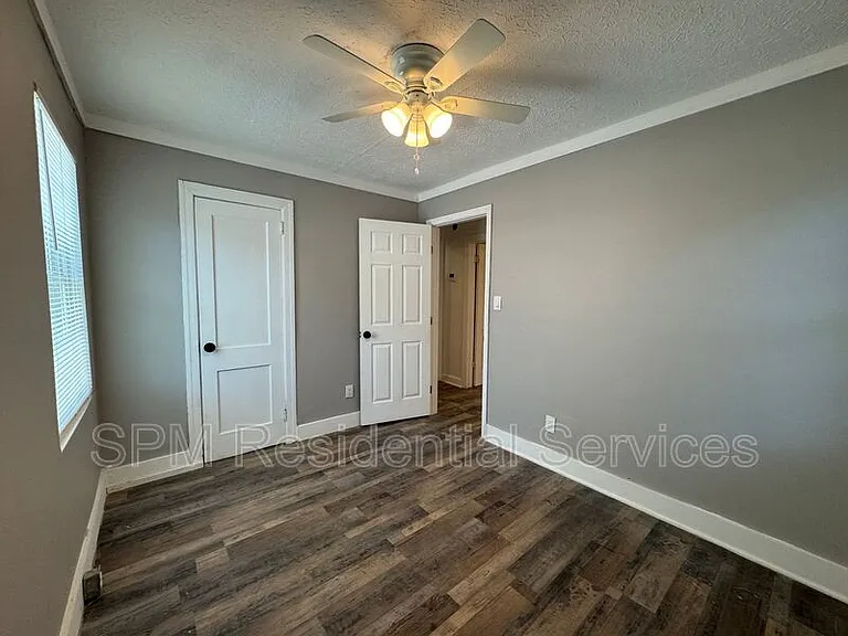 565 Manly Ave #A — Photo 9