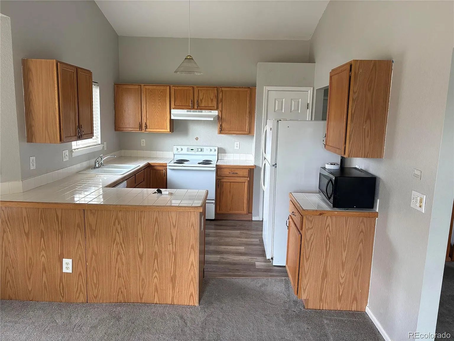 2 bed, 1.5 bath, 1072 sqft, $2,500 — Photo 2