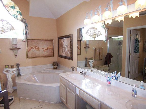 2nd image of 1831 Woodberry Cir