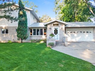 1608 9th St SW, Minot, ND 58701