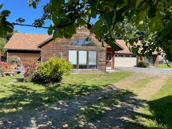 33 Evergreen Dr, Blue Lake, CA 95525