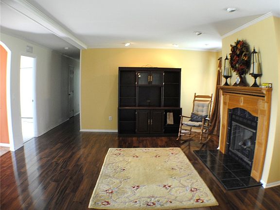 4th image of 512 Chicory Ln