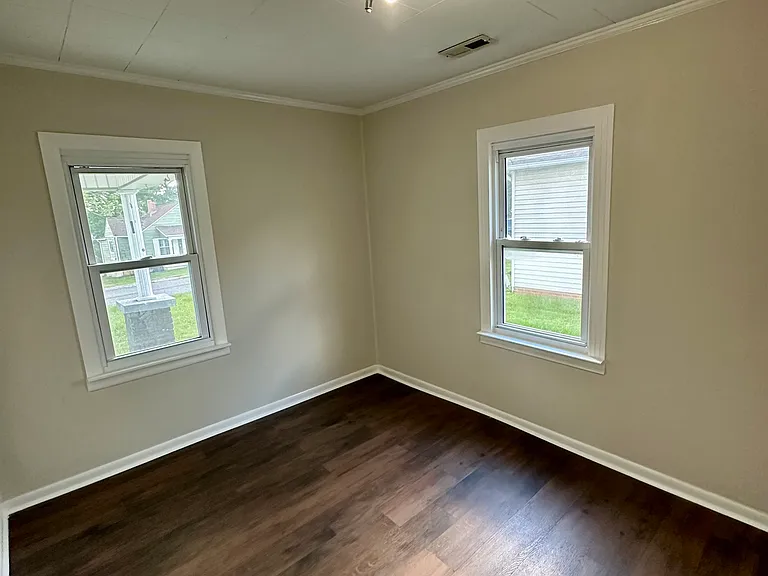 208 King St — Photo 3