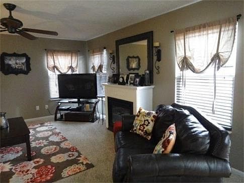 4th image of 9 Hoover Pl