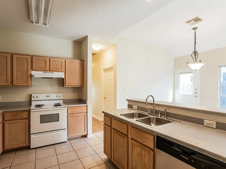 1705 Constantino Cir #B — Photo 6