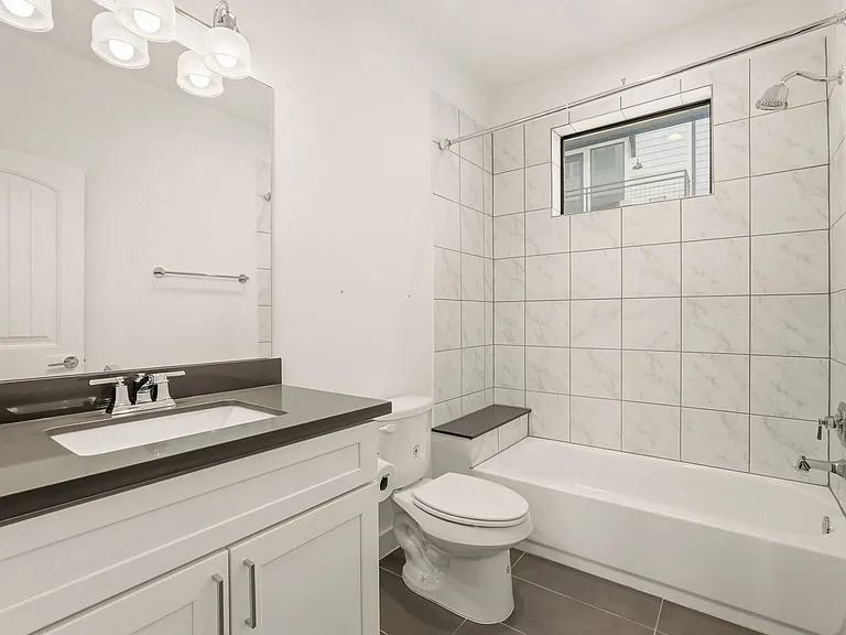 1723 W 14th St #B — Photo 6