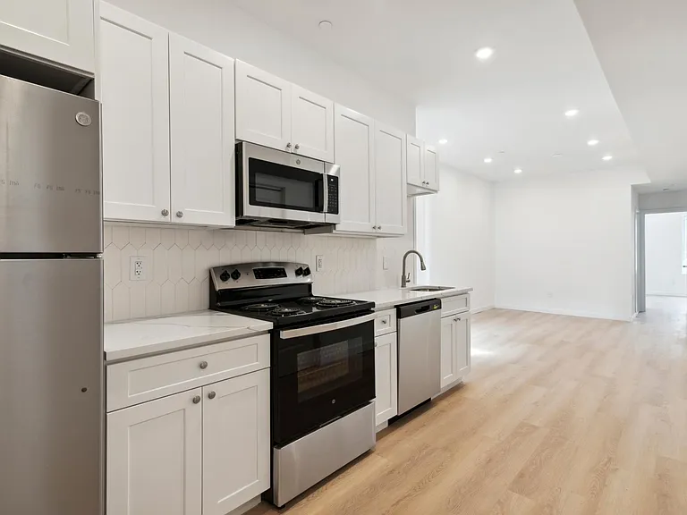 5102 Arch St #2 — Photo 7