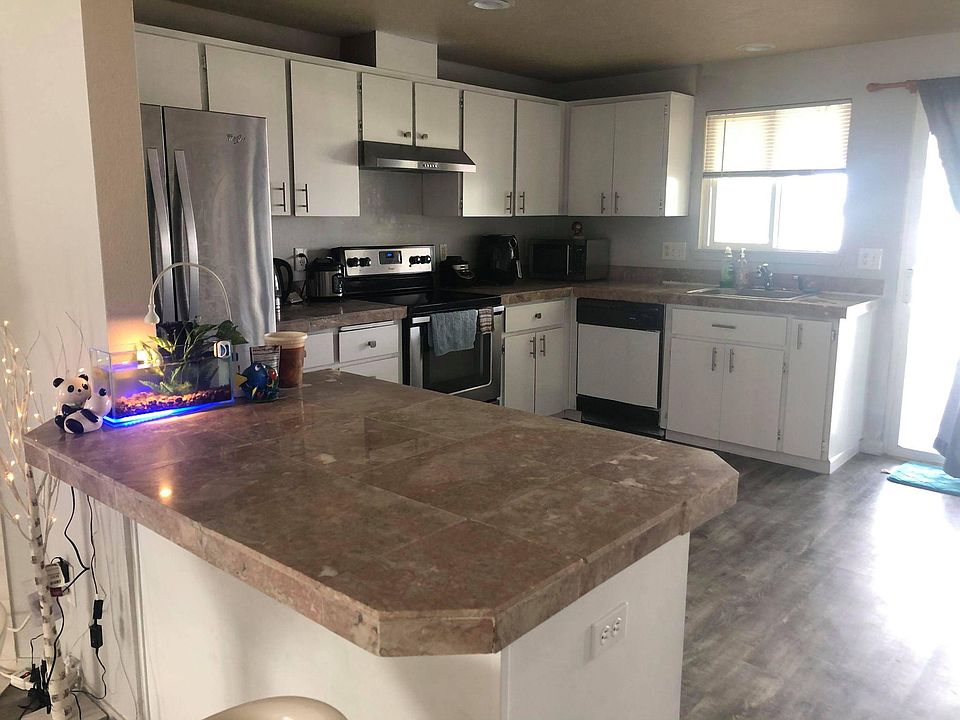 2nd image of 9247 NE Holladay St