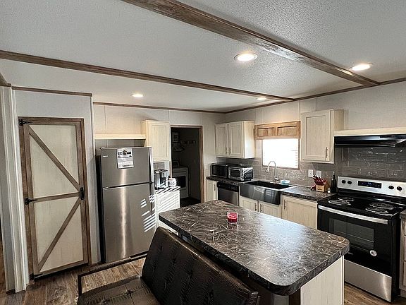 3rd image of 110 Glen Knoll Dr