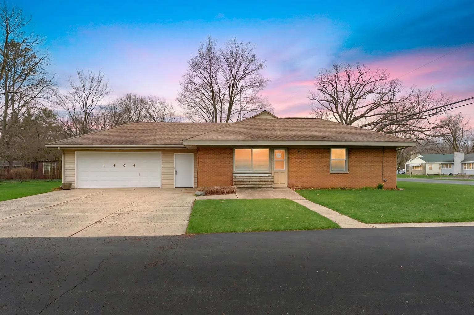 1606 E G Ave photo 1