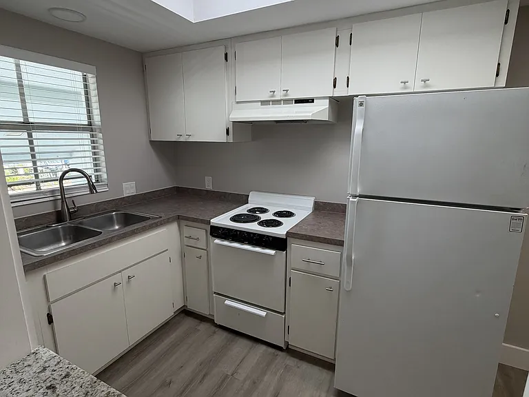 524 Bay St NE #5 — Photo 9