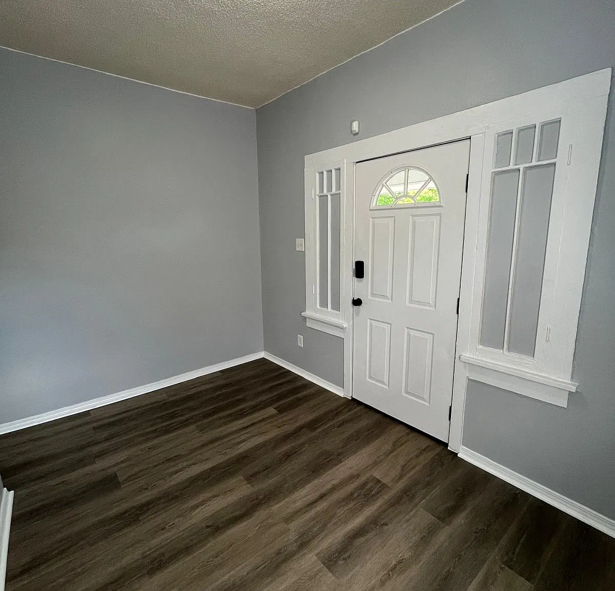 515 Leboeuf St — Photo 2