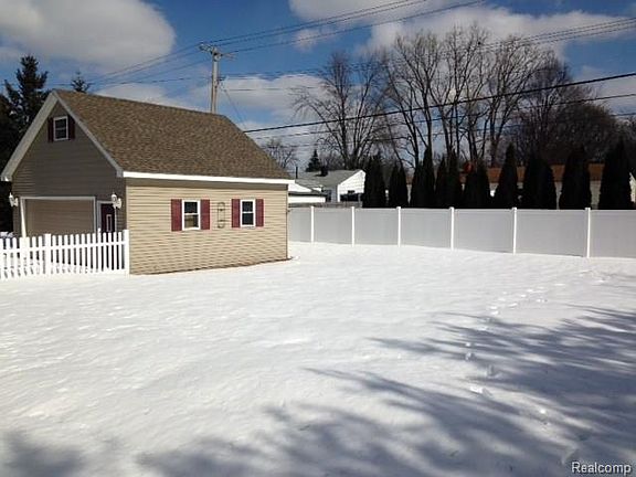 4th image of 9295 Glenis St