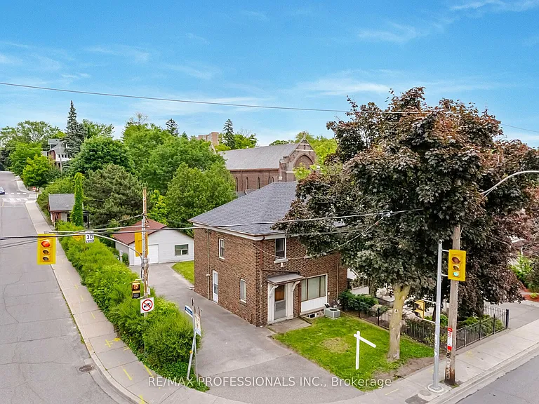 111 Keele St — Photo 2