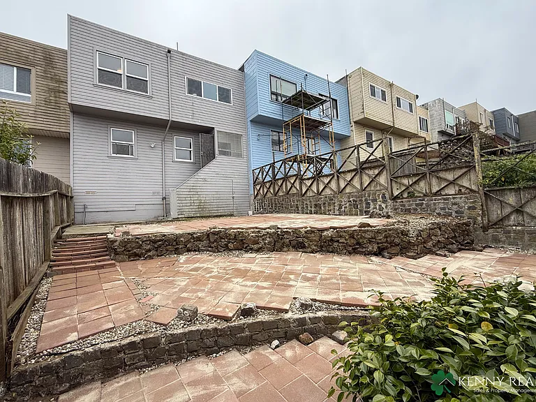 840 Templeton Ave — Photo 23