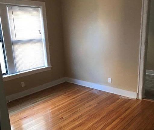 3rd image of 6940 S Paxton Ave