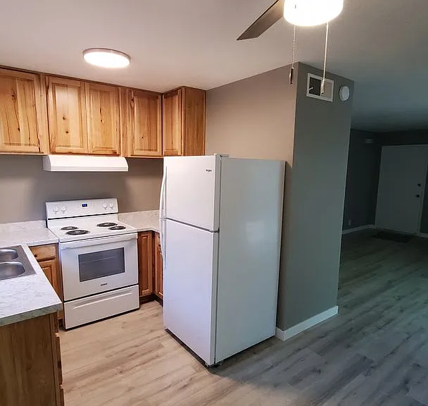 1465 Benton Dr — Photo 1